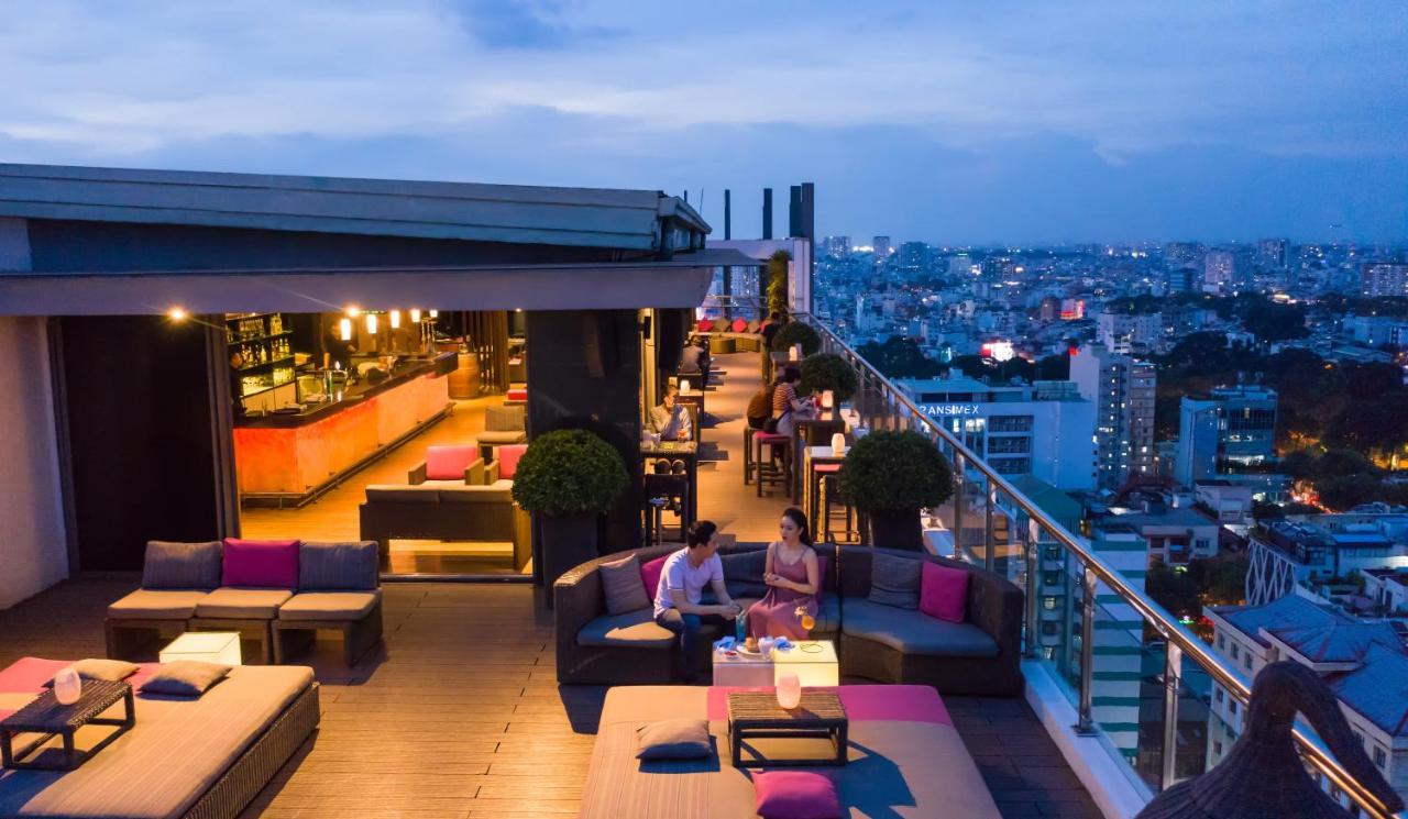 Bar & Lounge