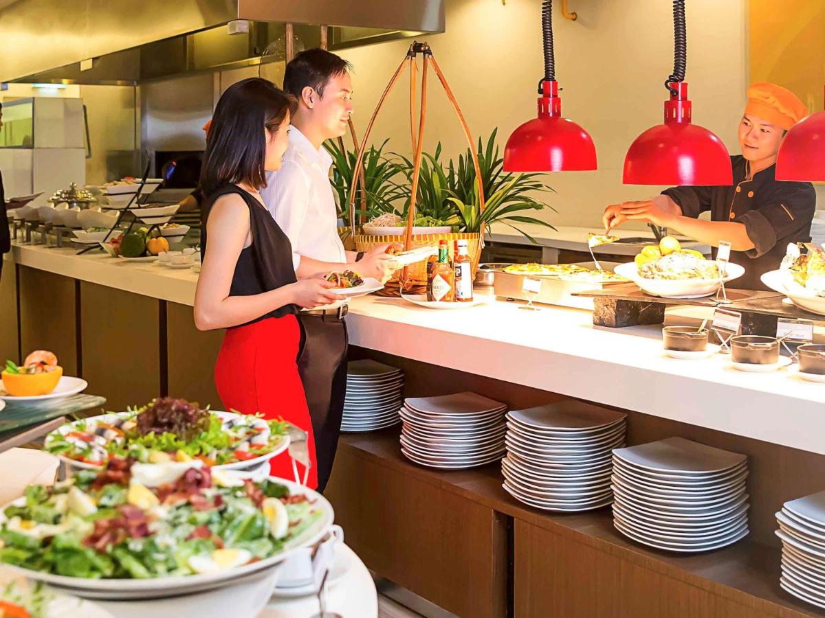 Nhà hàng The Square của Khách sạn Novotel Sài Gòn