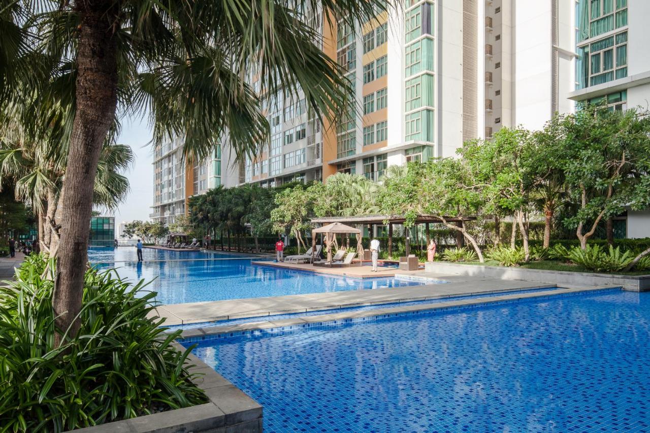Hồ bơi ngoài trời
