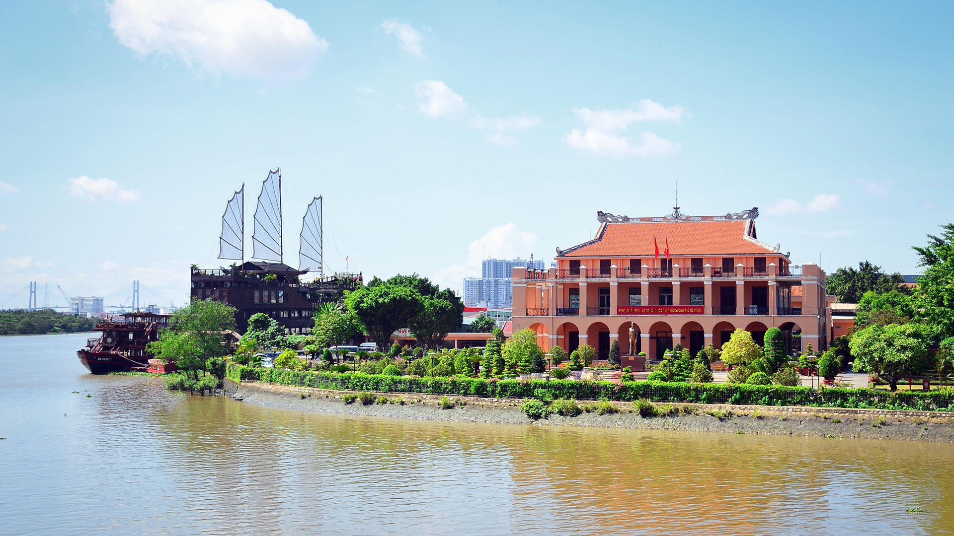 Bến Cảng Nhà Rồng