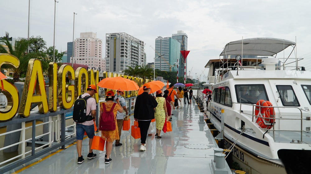 Du thuyền Les River Sài Gòn