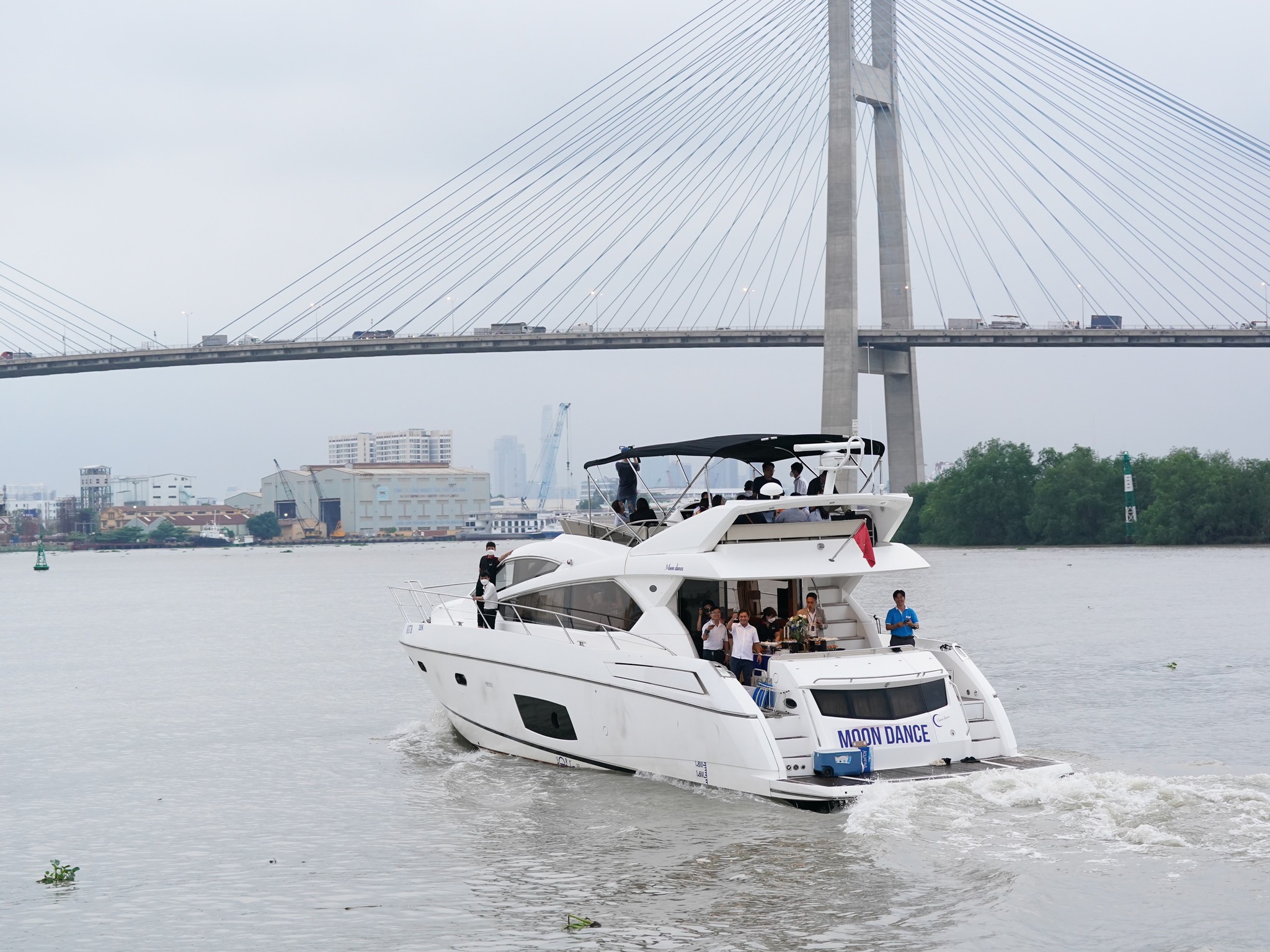 Du thuyền Les River Sài Gòn