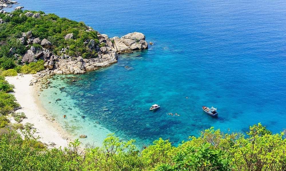 Top 4 khách sạn Cam Ranh giá rẻ gần biển đáng để nghỉ dưỡng