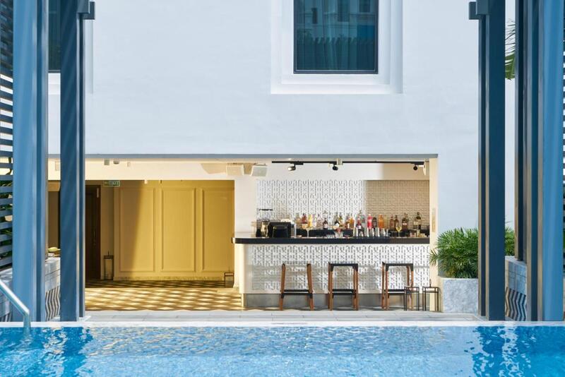 5th Element Pool Bar