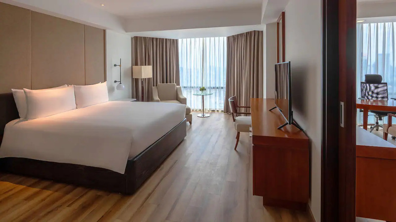 Tận hưởng cảm giác sang trọng tại Hyatt Regency West Hanoi