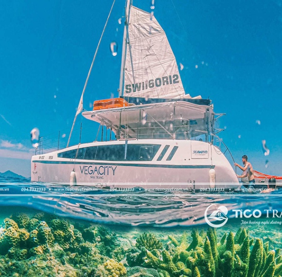 Du thuyền Vega Yacht