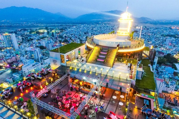Skylight Nha Trang – Quán Bar View Biển Đẳng Cấp Giữa Lòng Thành Phố