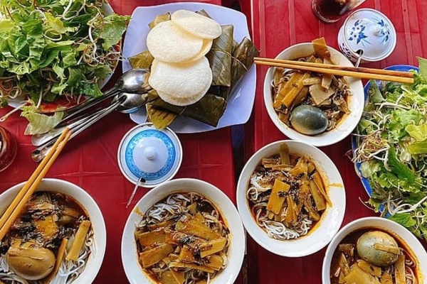 Bún mắm cua – Đặc sản “nặng mùi” đậm chất phố núi Gia Lai