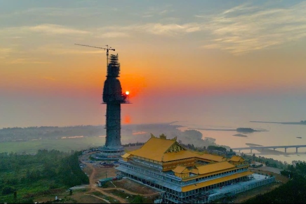 Chiêm bái tượng Phật cao 125m tại chùa Minh Đức Quảng Ngãi