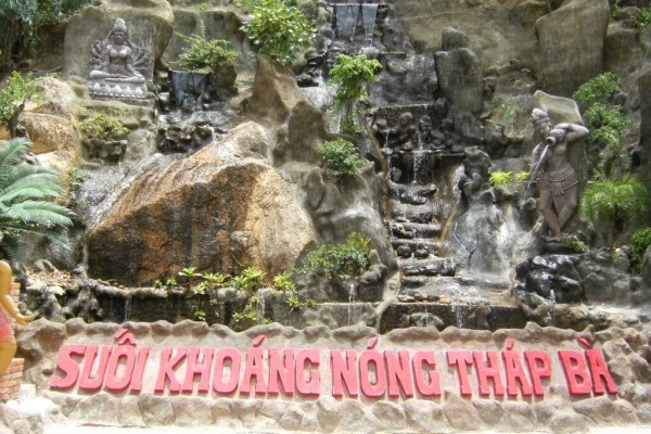Khám phá trung tâm suối khoáng nóng Tháp Bà Nha Trang có gì hấp dẫn