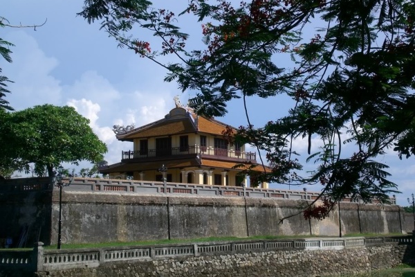 Lầu Tứ Phương Vô Sự – Kiến trúc cổ tuyệt đẹp giữa lòng Kinh thành Huế