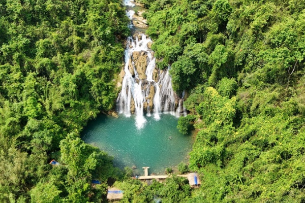 Đỉnh Cu Vơ Quảng Trị: Check-in giữa mây trời và núi rừng hùng vĩ