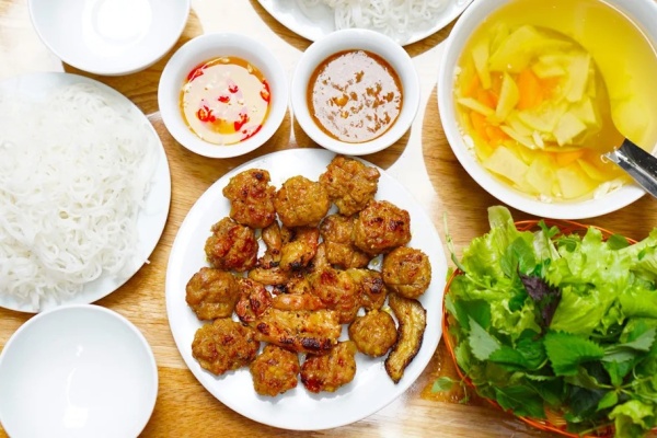 Khám phá 7 quán bún thịt nướng Hà Tĩnh nổi tiếng, giá hợp lý