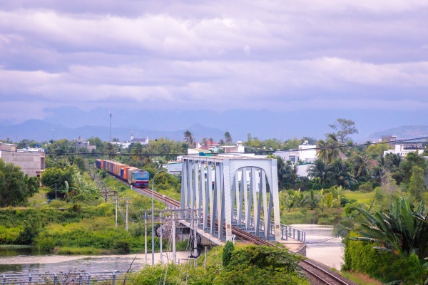 Du lịch Nha Trang ghé cầu sắt – Nhịp cầu nhuốm màu lịch sử