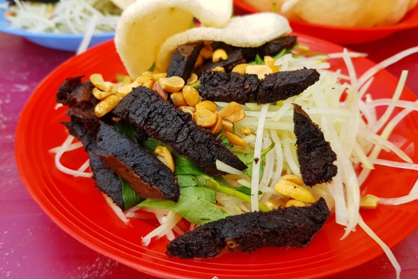 Khám phá quán gỏi khô bò tàu hủ đá Nha Trang lâu đời nức tiếng phố biển