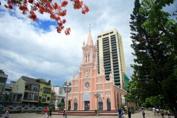 Khám phá nhà thờ Con Gà Đà Nẵng đẹp cổ kính giữa trung tâm