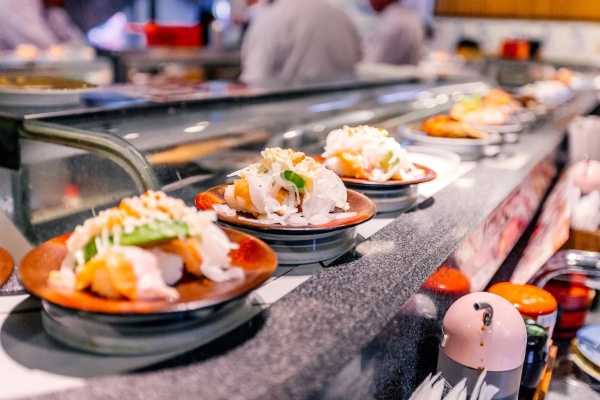 Top 7 nhà hàng sushi băng chuyền ngon nổi bật tại TPHCM