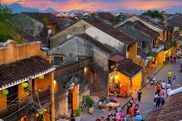 Phố Cổ Hạ Long: Điểm Check-In Và Vui Chơi Sầm Uất Nhất Bãi Cháy