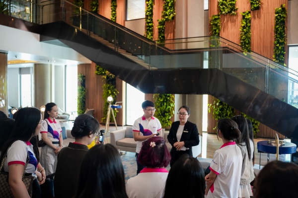 Lalago nâng cao năng lực tư vấn qua chuyến khảo sát tại The Yacht Hotel