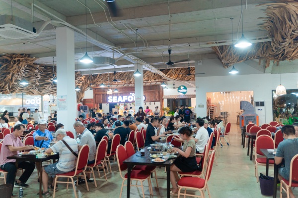 Buffet Hải sản Hạ Long Lalabay – Thưởng thức buffet cua không giới hạn và “lẩu tự câu” độc đáo