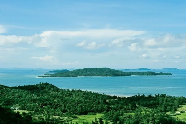 Đảo Cô Tô Con: Khám Phá Hòn Đảo Hoang Sơ Đẹp Choáng Ngợp Tại Quảng Ninh