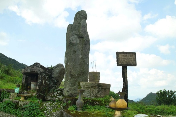 Tượng An Kỳ Sinh: Tảng đá mang hình dáng đạo sĩ trên núi Yên Tử