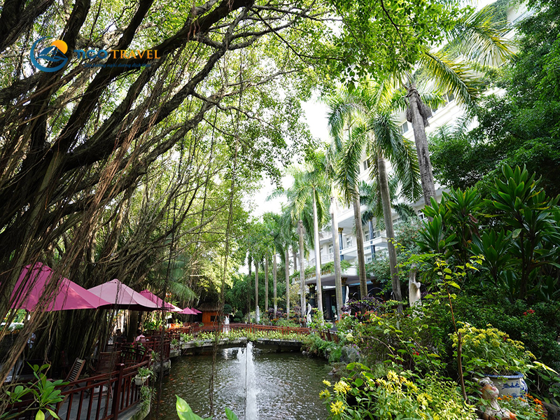 Sông Hồng Resort