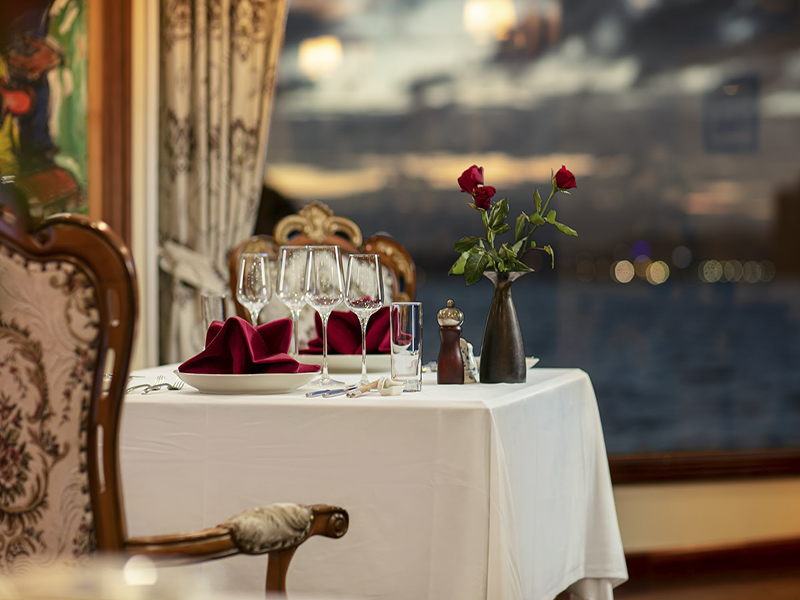 Emperor Cruises Hạ Long
