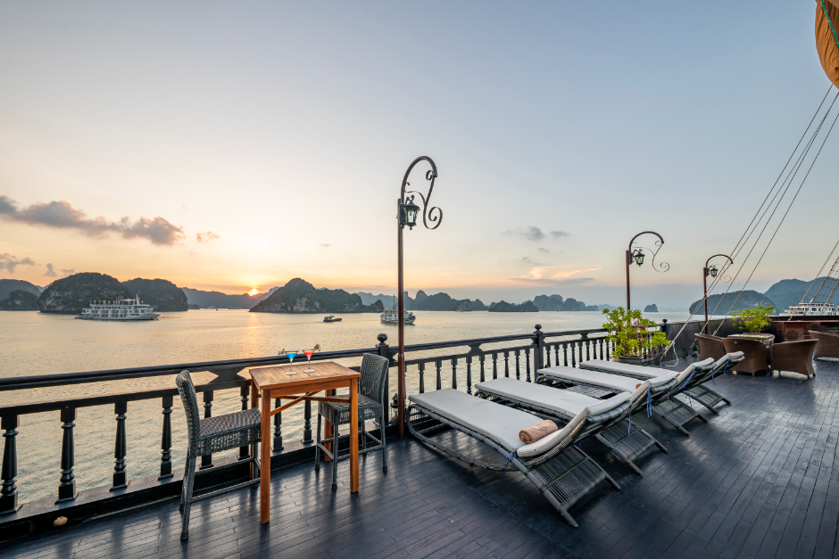 Emperor Cruises Hạ Long