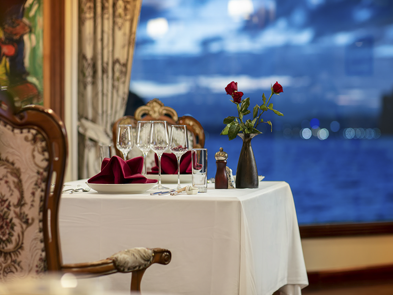 Emperor Cruises Hạ Long