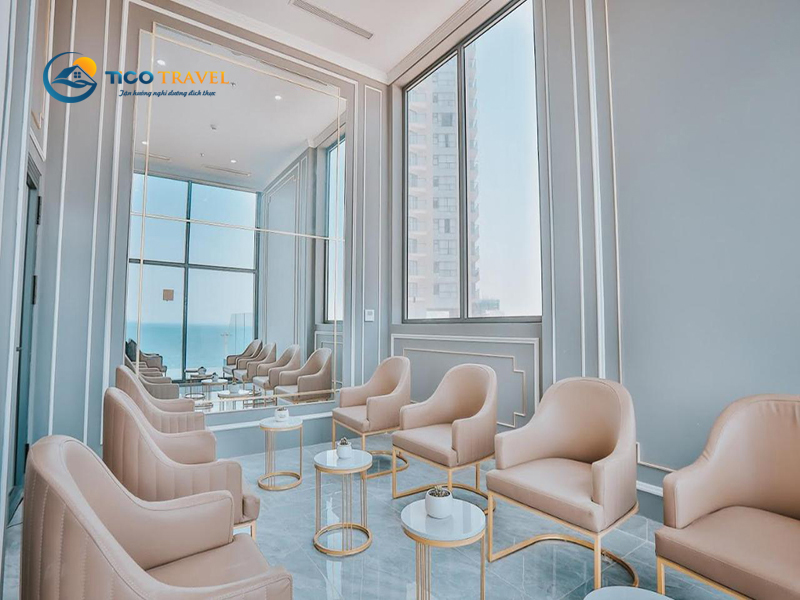 La Vague Hotel