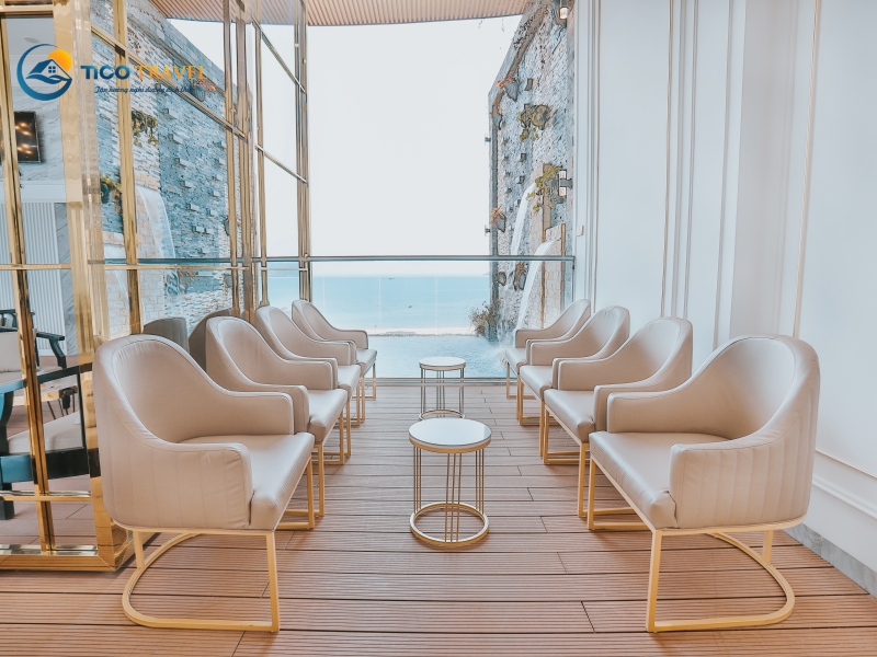 La Vague Hotel