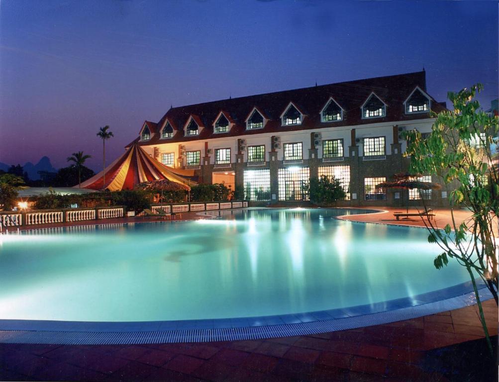 VResort Kim Bôi sở hữu vị trí đắc địa ngay trong lòng thung lũng Kim Bôi sầm uất