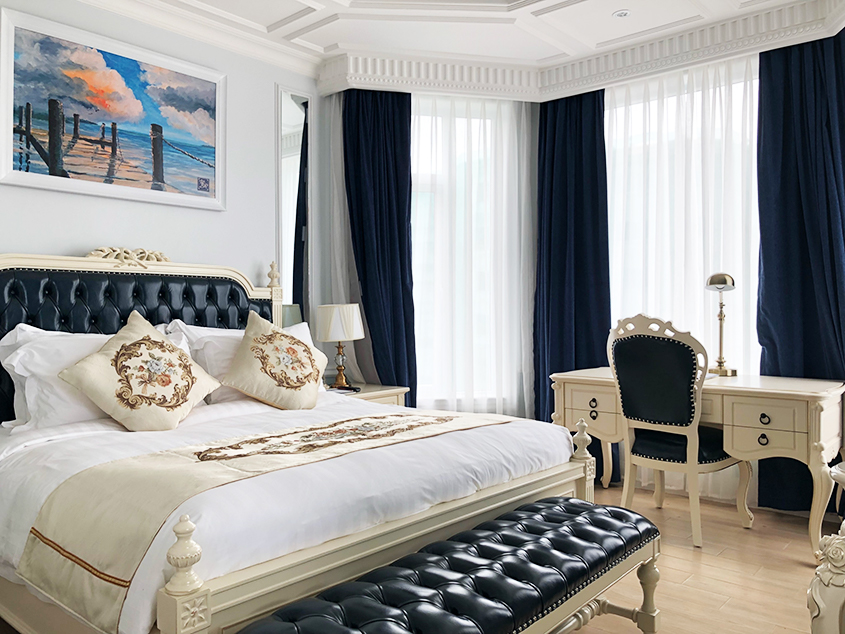 Căn phòng tổng thống mang lối thiết kế xa hoa và trang trọng