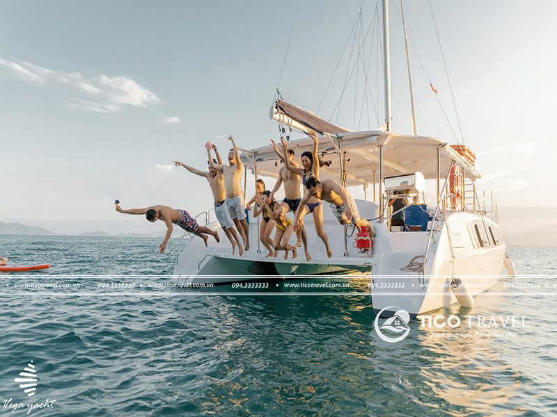 Du thuyền Vega Yacht