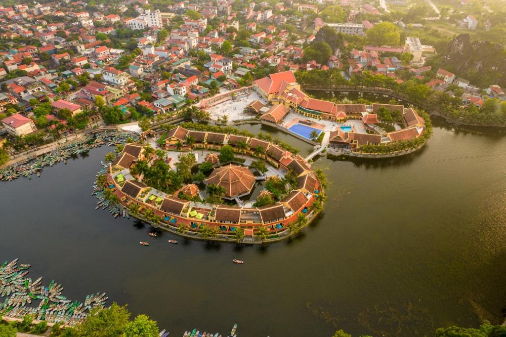 Emeralda Resort Tam Cốc sở hữu vị trí đắt giá 