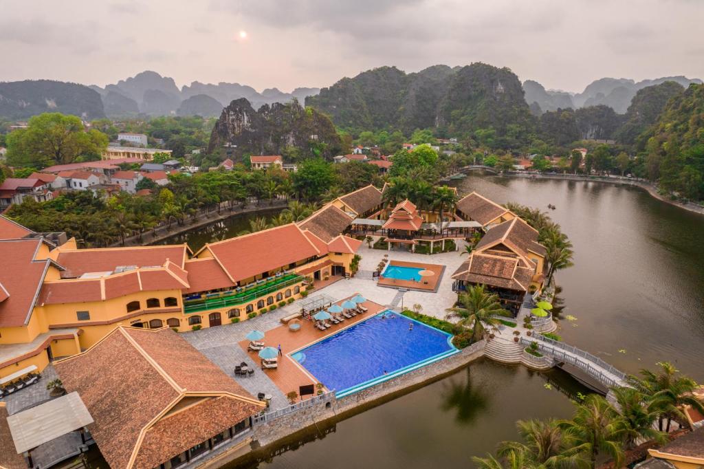 Phong cách nghệ thuật kiến trúc gỗ và mái ngói mũi hài cổ điển