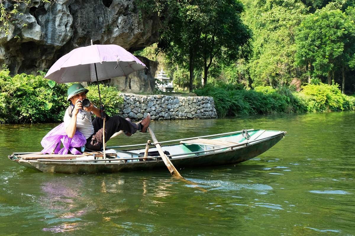 Trải nghiệm đi thuyền Tam Cốc để ngắm nhìn thửa ruộng