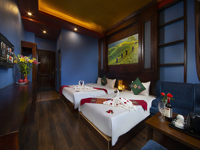 Saparis Hotel