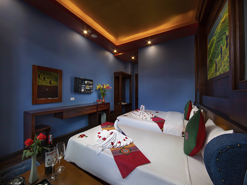 Saparis Hotel