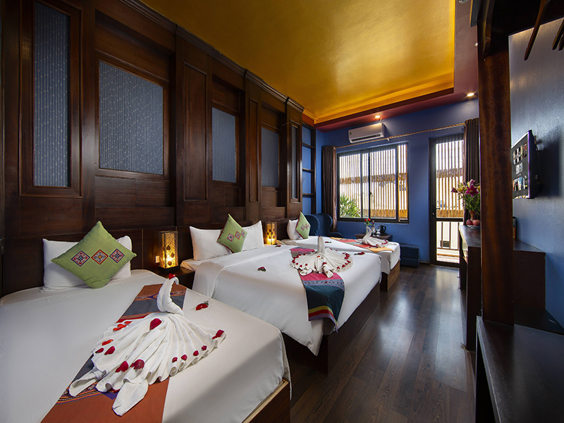 Saparis Hotel