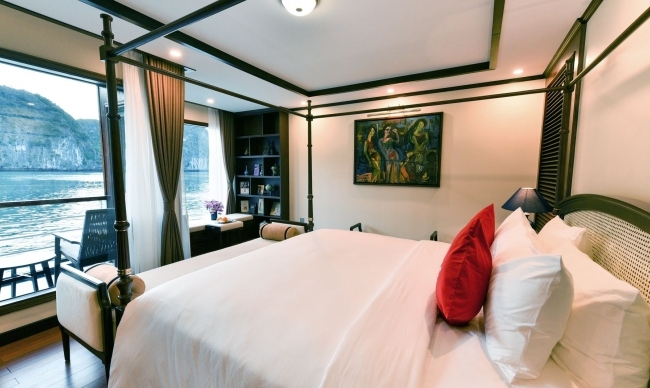 Hạng phòng Regal Suite với không gian rộng rãi sang trọng