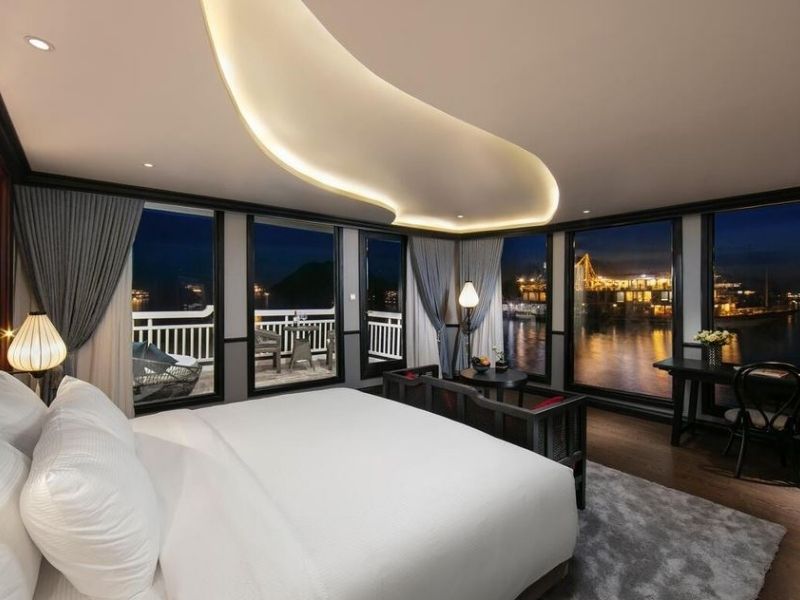 Phòng được thiết kế sang trọng với view biển