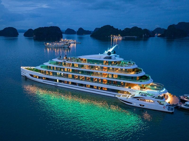 Du thuyền Sea Stars lung linh giữa bữa trời đêm vịnh Hạ Long