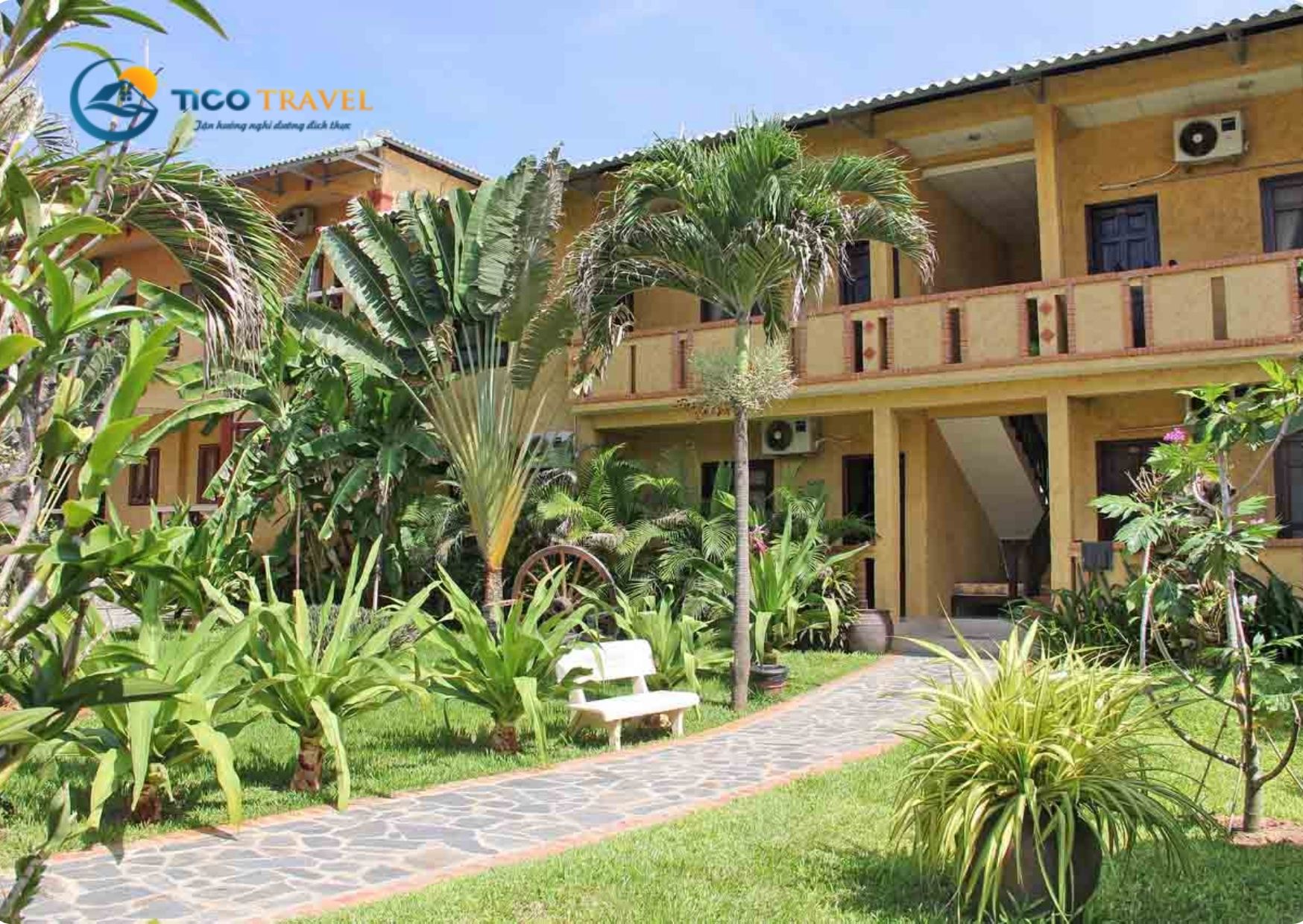Nắng Hòn Rơm Resort