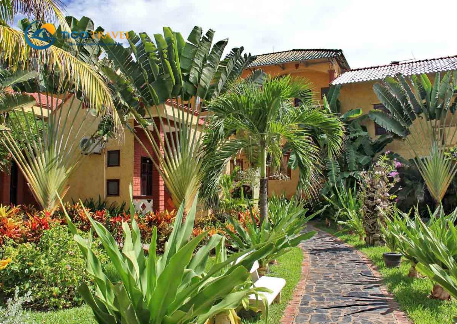 Nắng Hòn Rơm Resort