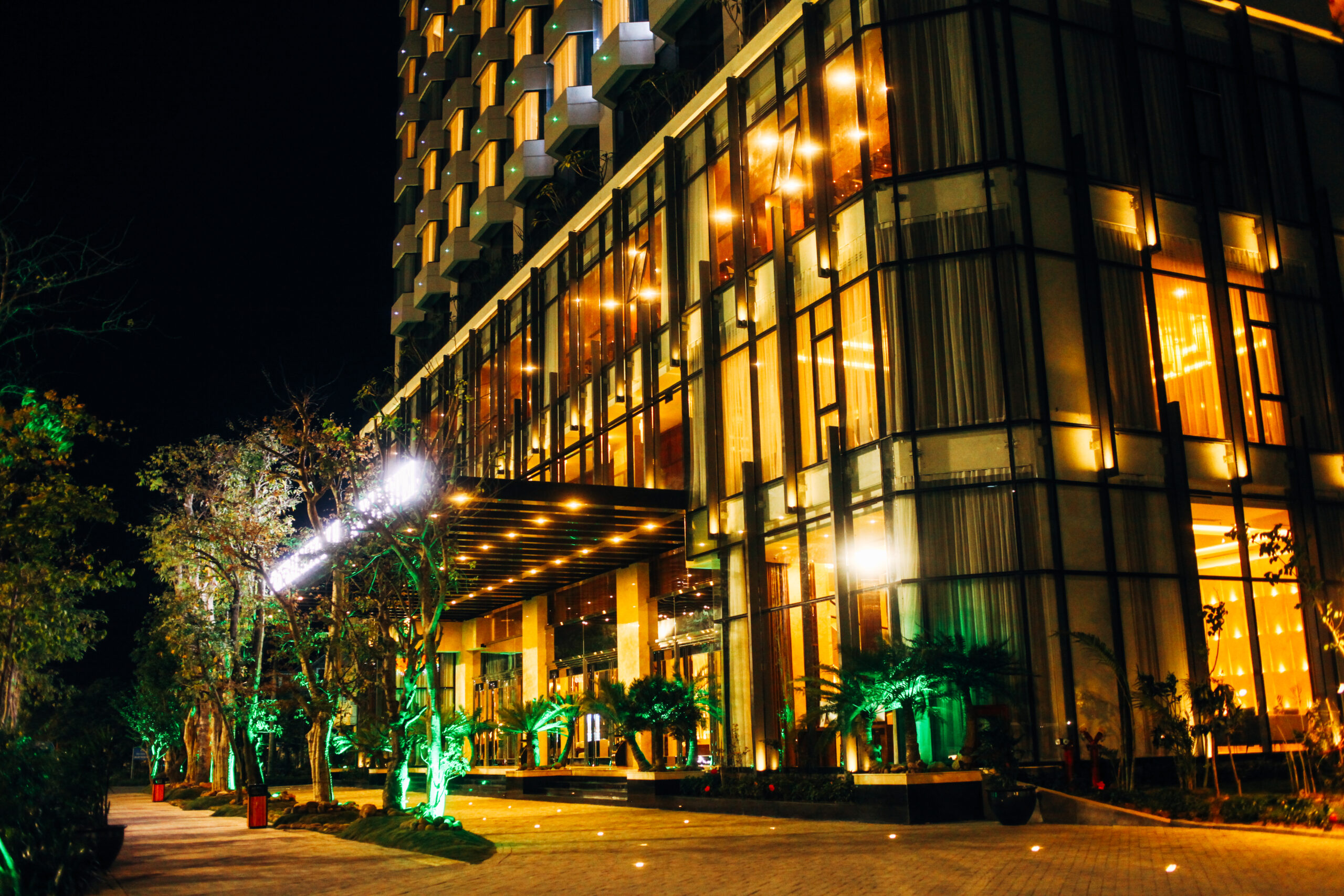 Không gian bên ngoài khách sạn Central Luxury Hạ Long hotel