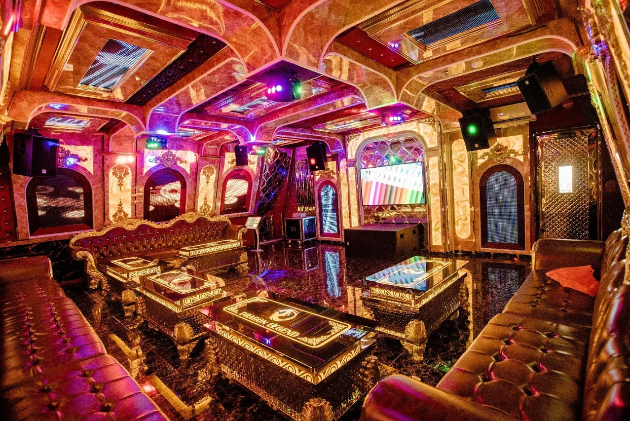 Quầy bar tại khách sạn Dragon Legend Hạ Long.