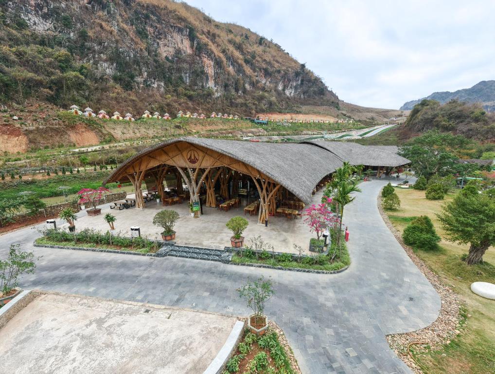Triết lý phát triển của siêu tổ hợp dựa trên sự tôn trọng tuyệt đối cấu trúc địa hình tự nhiên