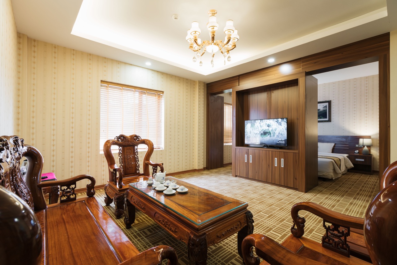 Hotel Suite ghi điểm bởi lối thiết kế đương đại tối giản sang trọng